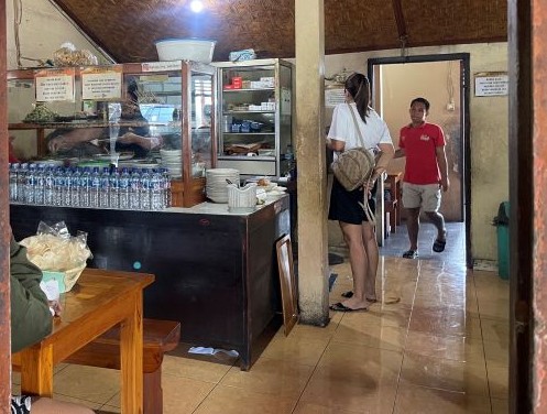 ワルンの店内